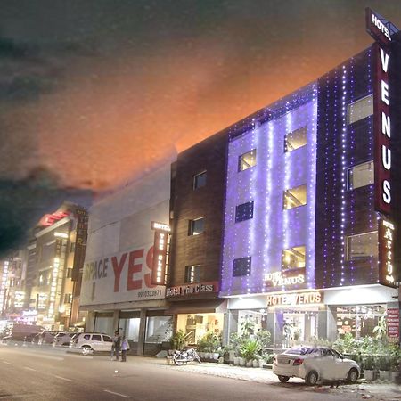 Hotel Venus Plaza New Delhi Exteriör bild