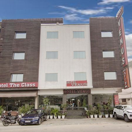 Hotel Venus Plaza New Delhi Exteriör bild