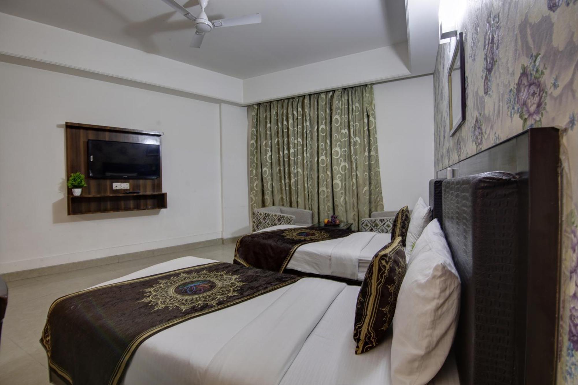 Hotel Venus Plaza New Delhi Exteriör bild