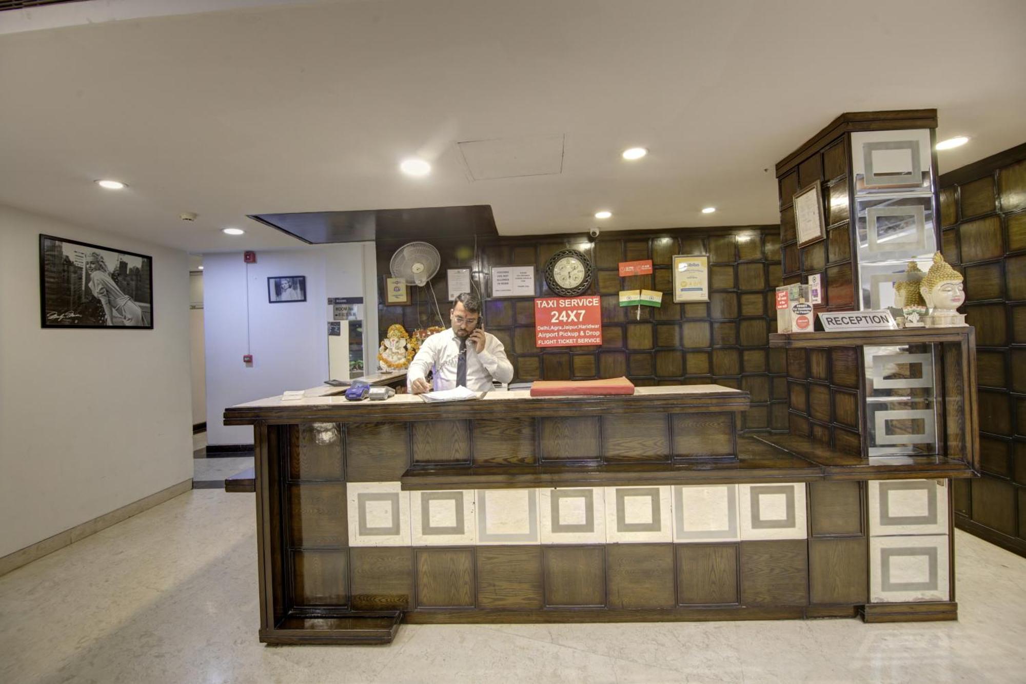 Hotel Venus Plaza New Delhi Exteriör bild