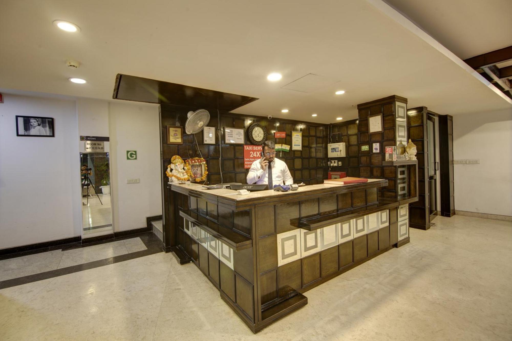 Hotel Venus Plaza New Delhi Exteriör bild