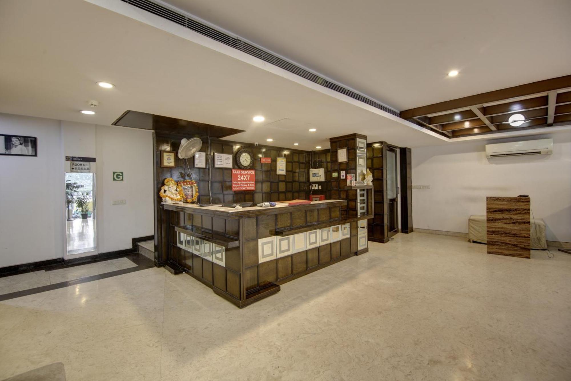 Hotel Venus Plaza New Delhi Exteriör bild