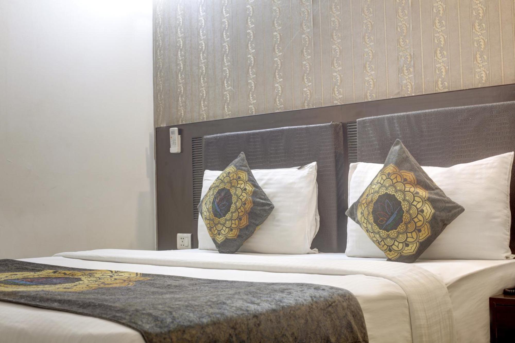Hotel Venus Plaza New Delhi Exteriör bild