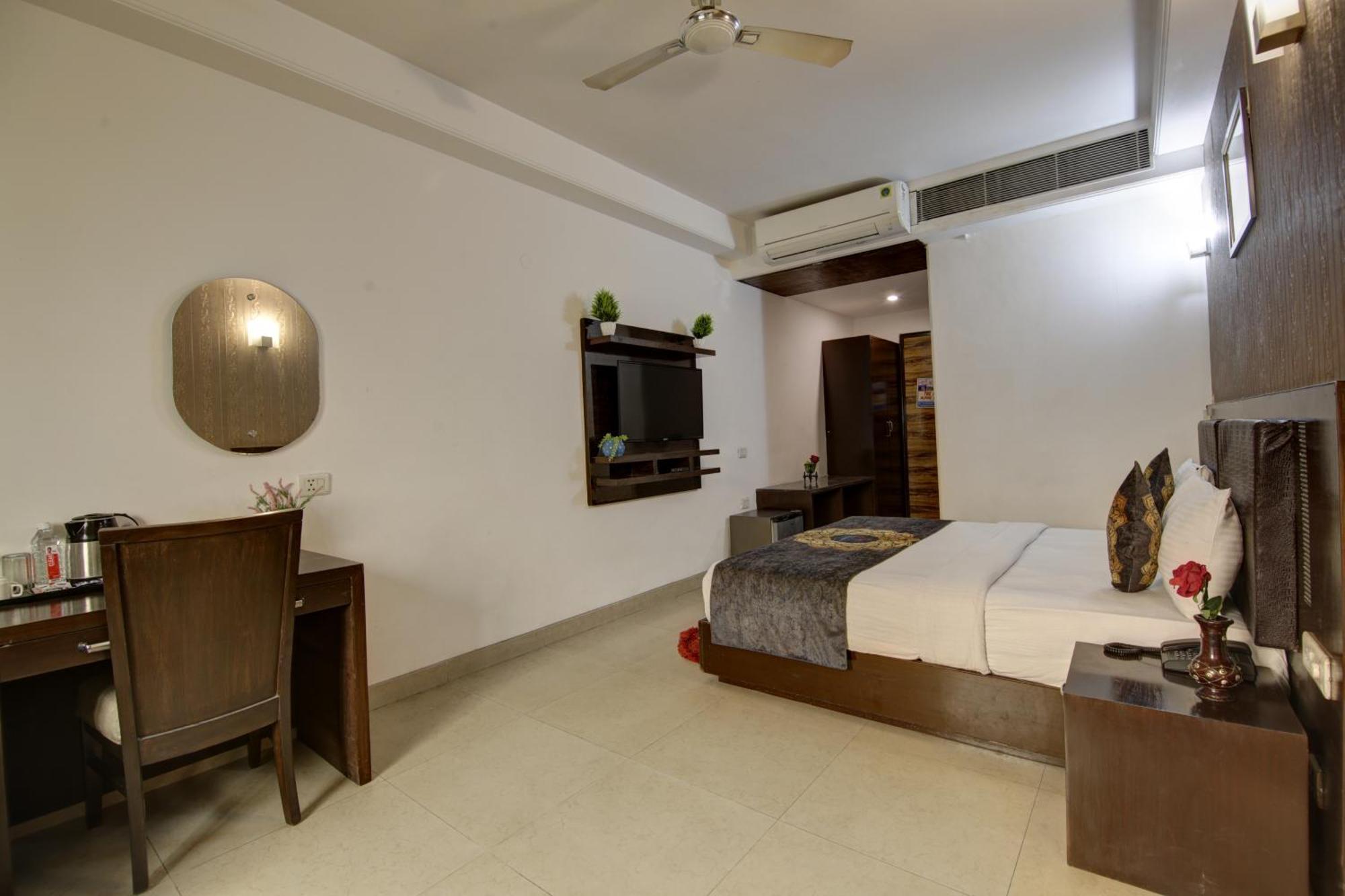Hotel Venus Plaza New Delhi Exteriör bild