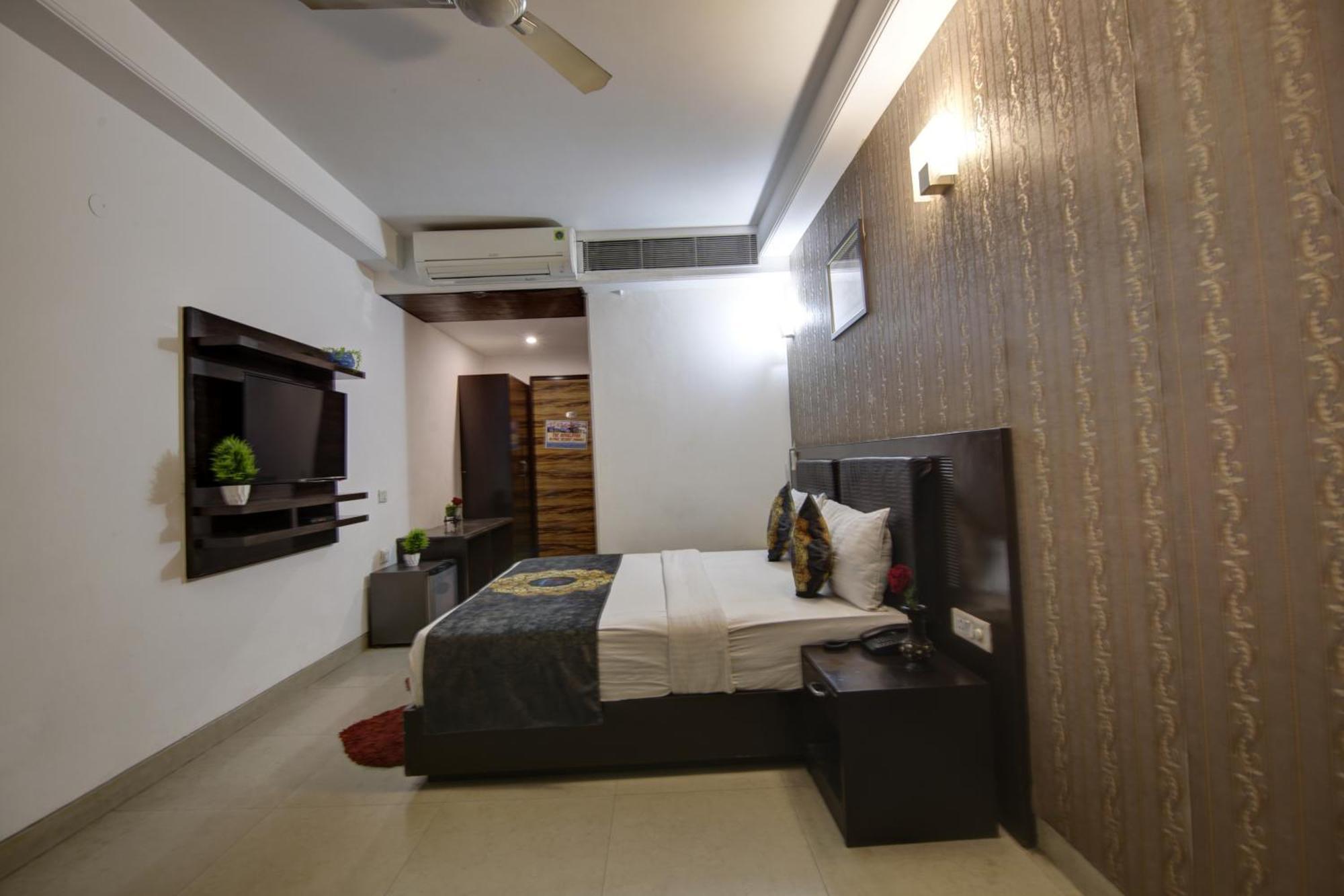 Hotel Venus Plaza New Delhi Exteriör bild