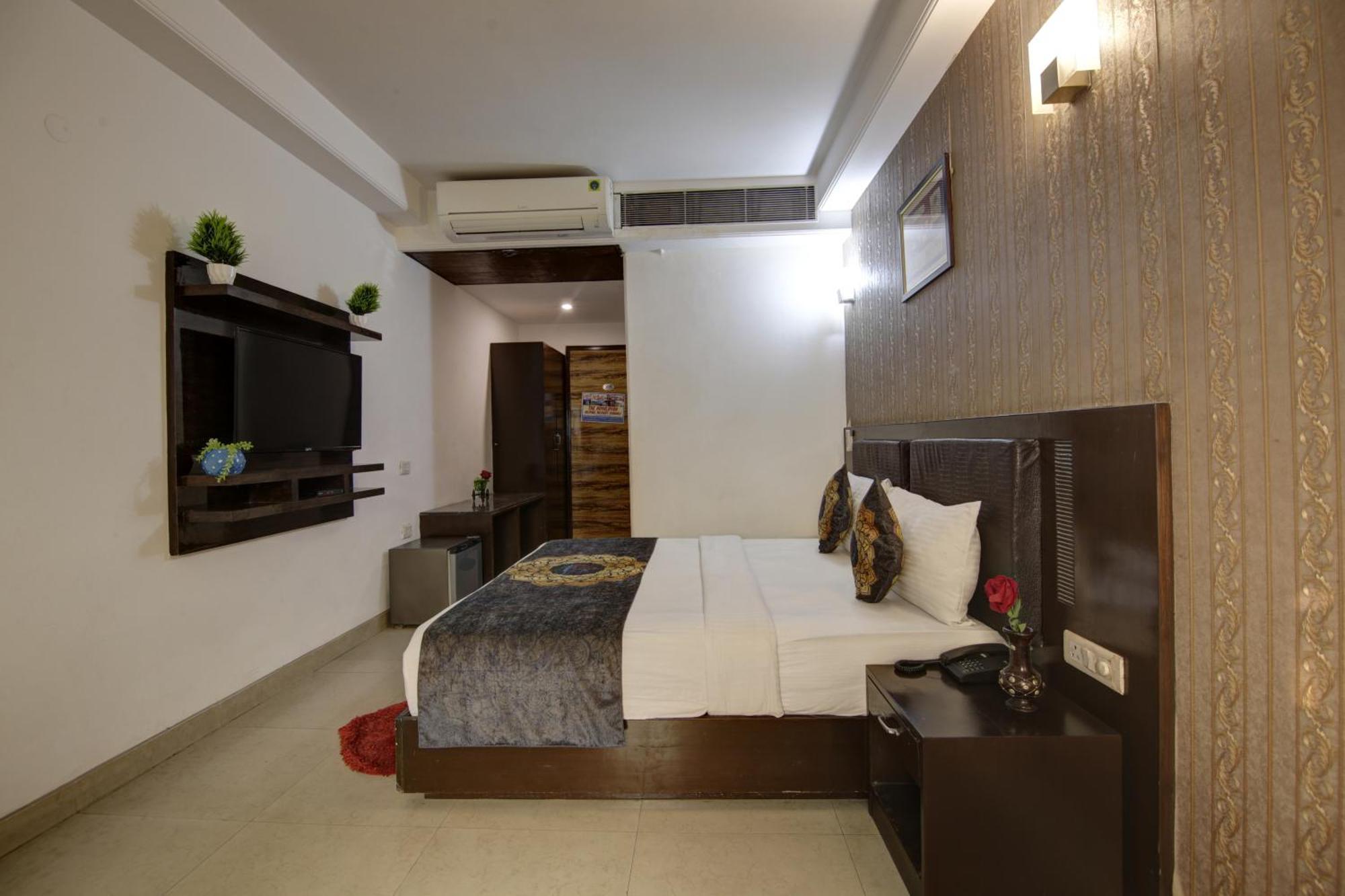 Hotel Venus Plaza New Delhi Exteriör bild
