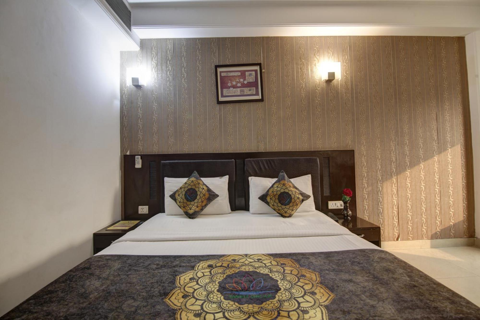 Hotel Venus Plaza New Delhi Exteriör bild
