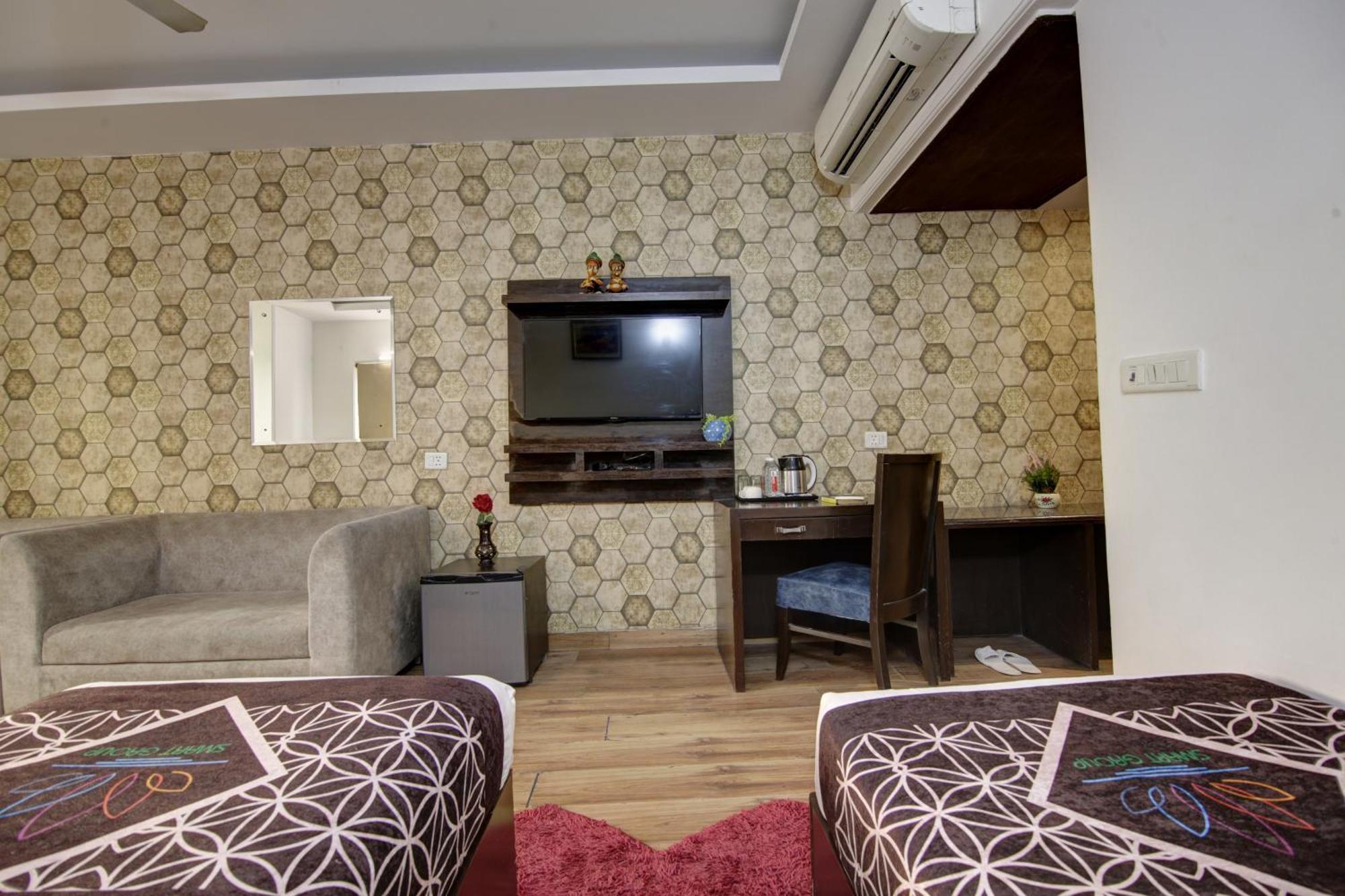 Hotel Venus Plaza New Delhi Exteriör bild
