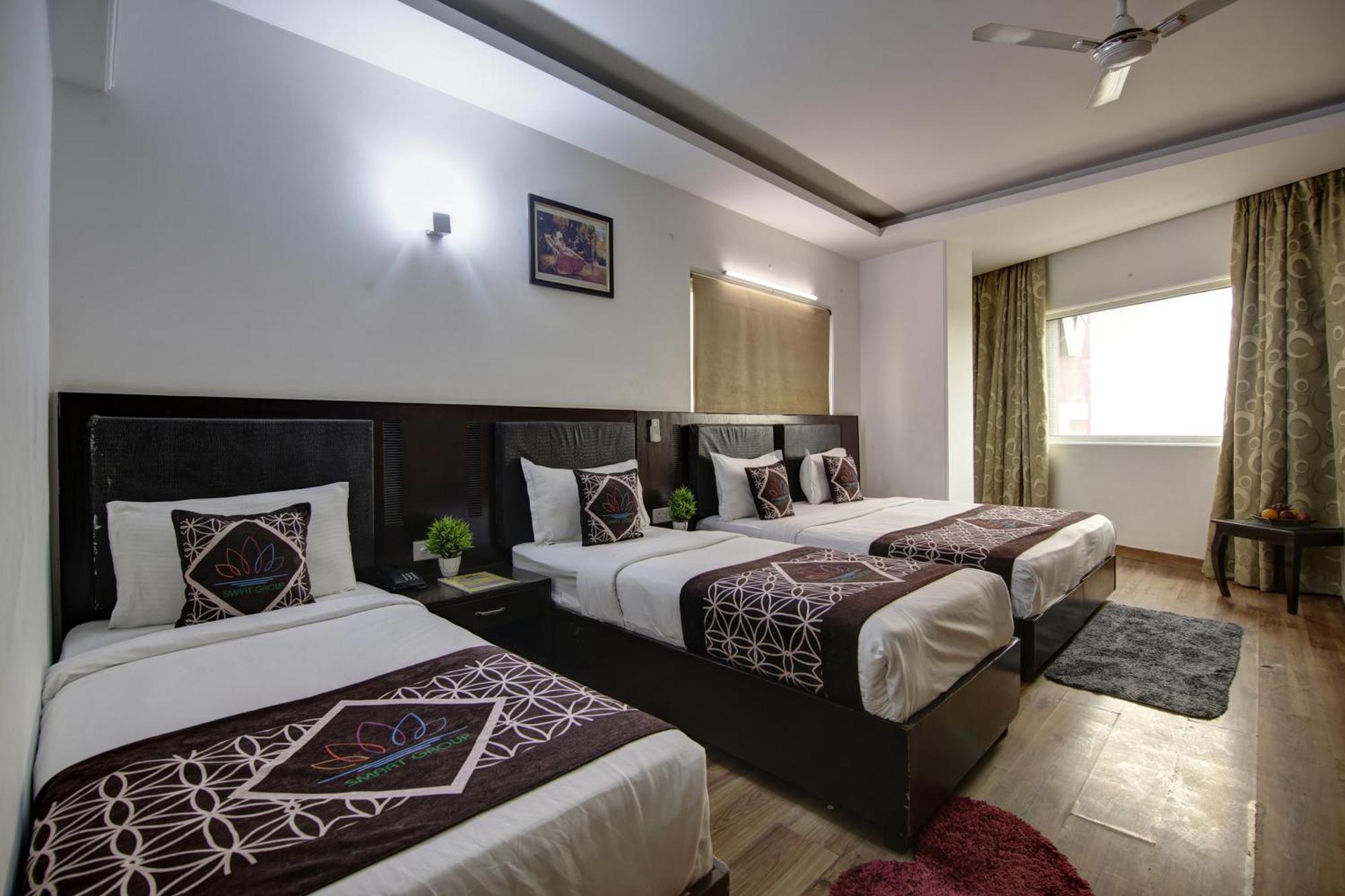 Hotel Venus Plaza New Delhi Exteriör bild