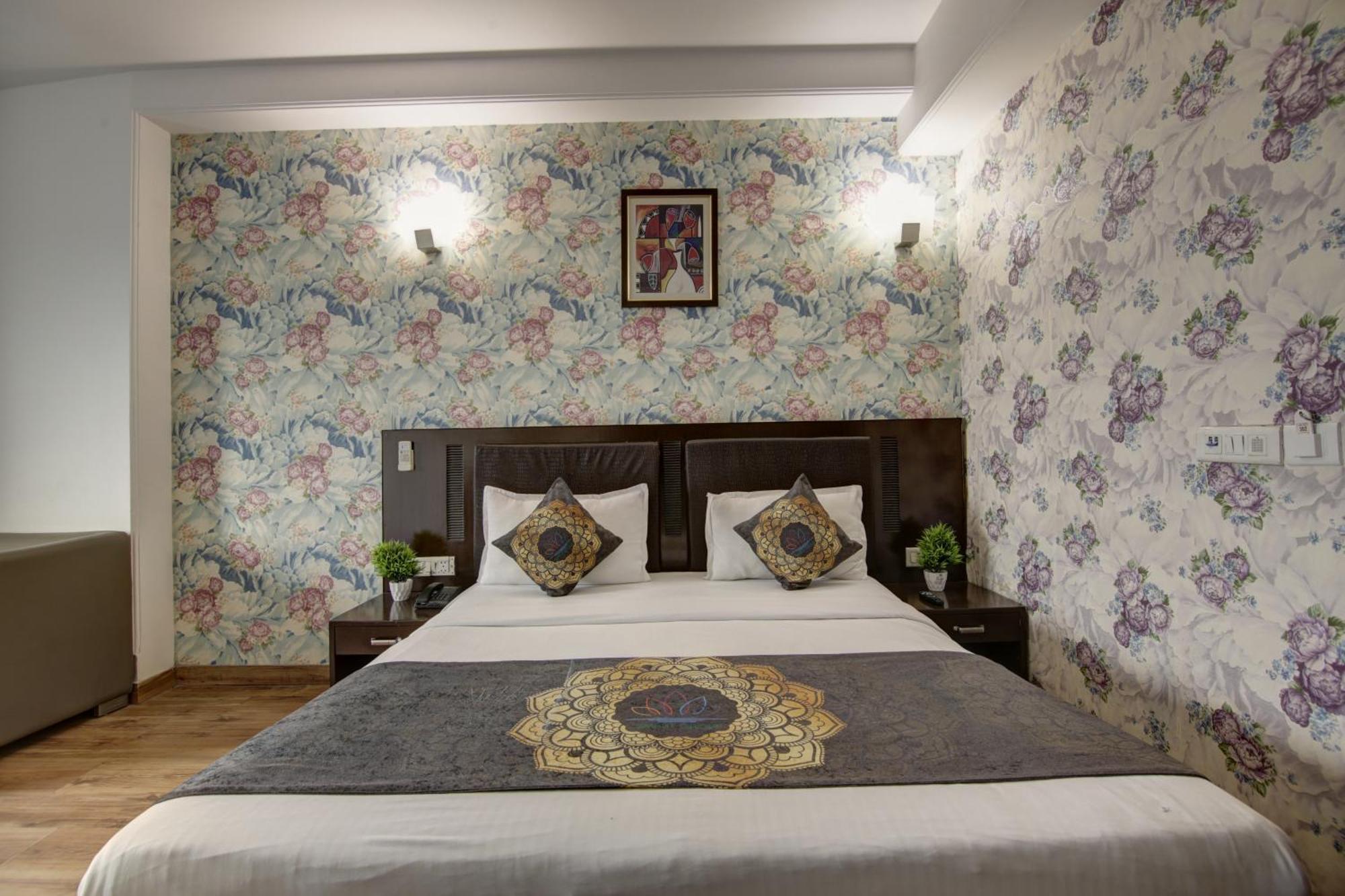 Hotel Venus Plaza New Delhi Exteriör bild